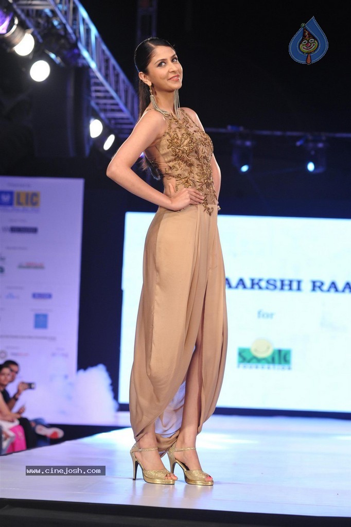 Bolly Celebs at Smile Foundation 5th Edition Charity Fashion Show - 108 / 228 photos