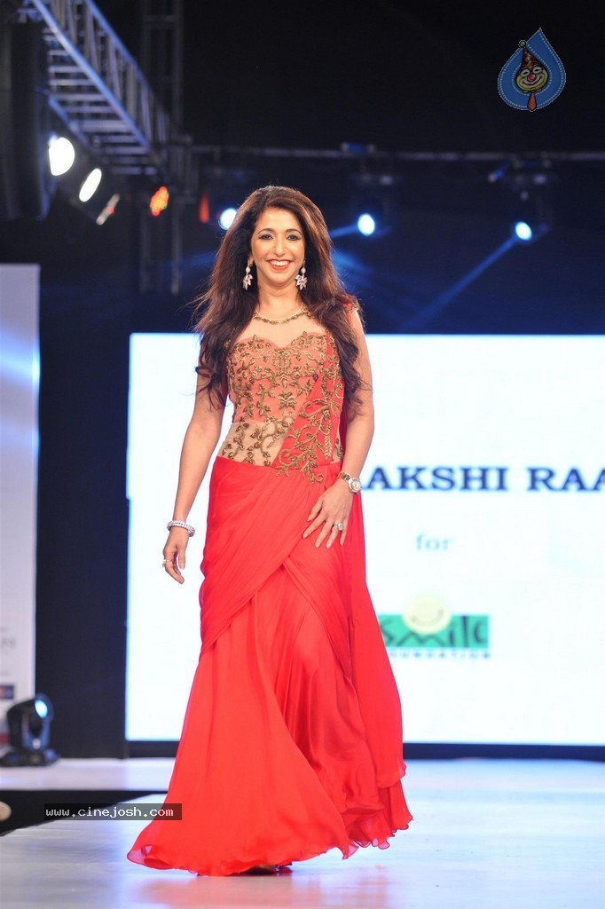 Bolly Celebs at Smile Foundation 5th Edition Charity Fashion Show - 111 / 228 photos