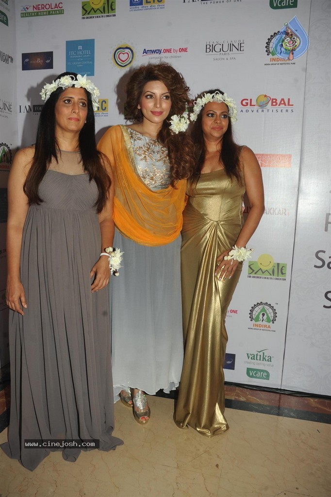 Bolly Celebs at Smile Foundation 5th Edition Charity Fashion Show - 118 / 228 photos