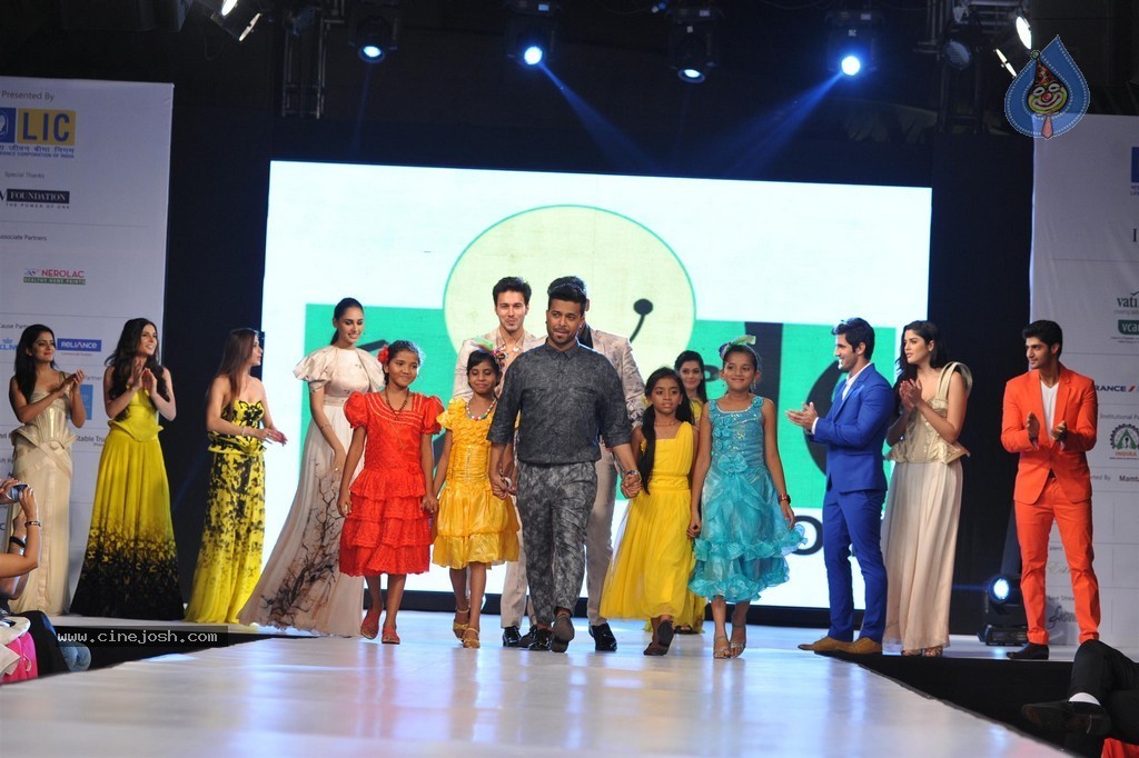 Bolly Celebs at Smile Foundation 5th Edition Charity Fashion Show - 130 / 228 photos