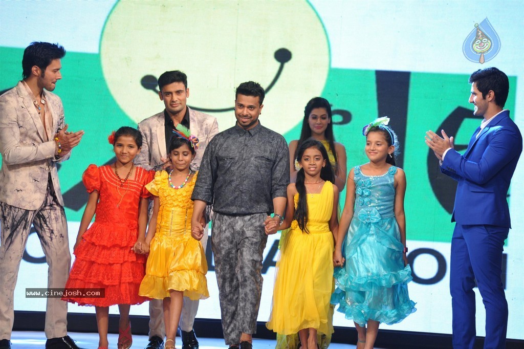 Bolly Celebs at Smile Foundation 5th Edition Charity Fashion Show - 132 / 228 photos