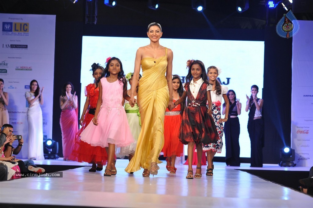 Bolly Celebs at Smile Foundation 5th Edition Charity Fashion Show - 218 / 228 photos