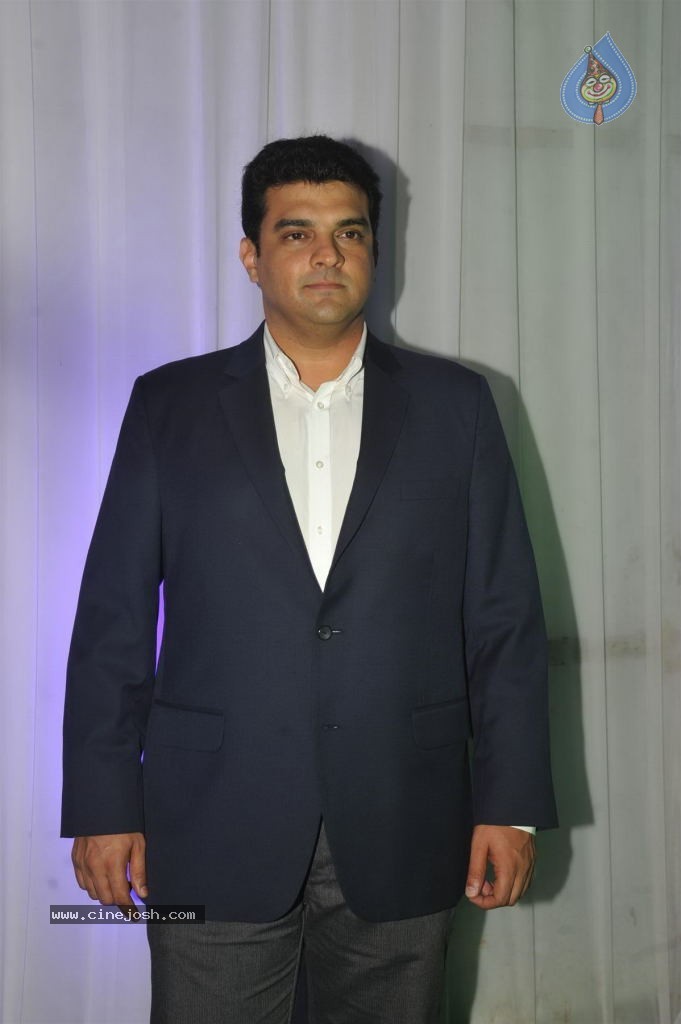 Bolly Celebs at Society Young Achievers Awards - 19 / 130 photos