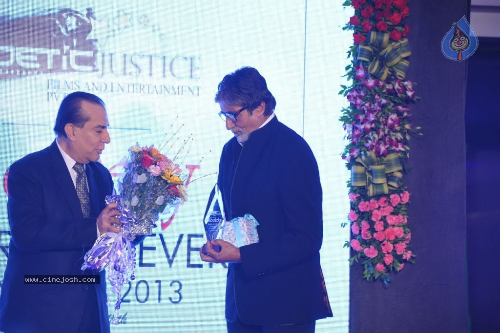 Bolly Celebs at Society Young Achievers Awards - 40 / 130 photos