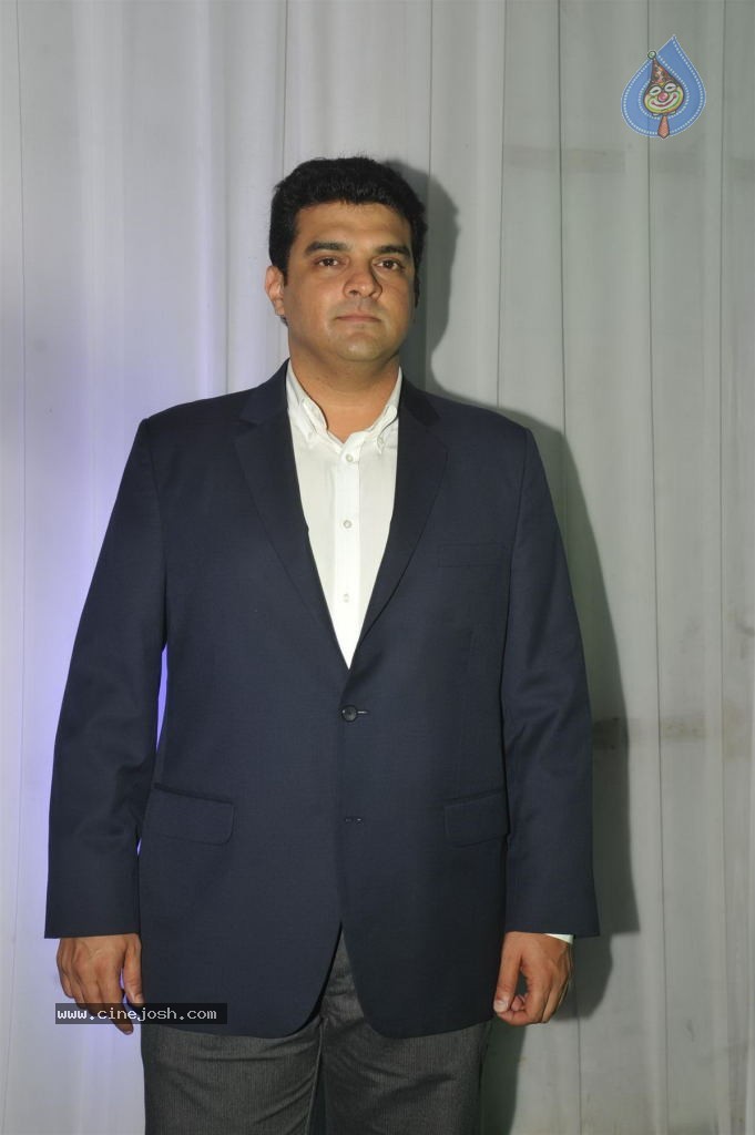 Bolly Celebs at Society Young Achievers Awards - 65 / 130 photos