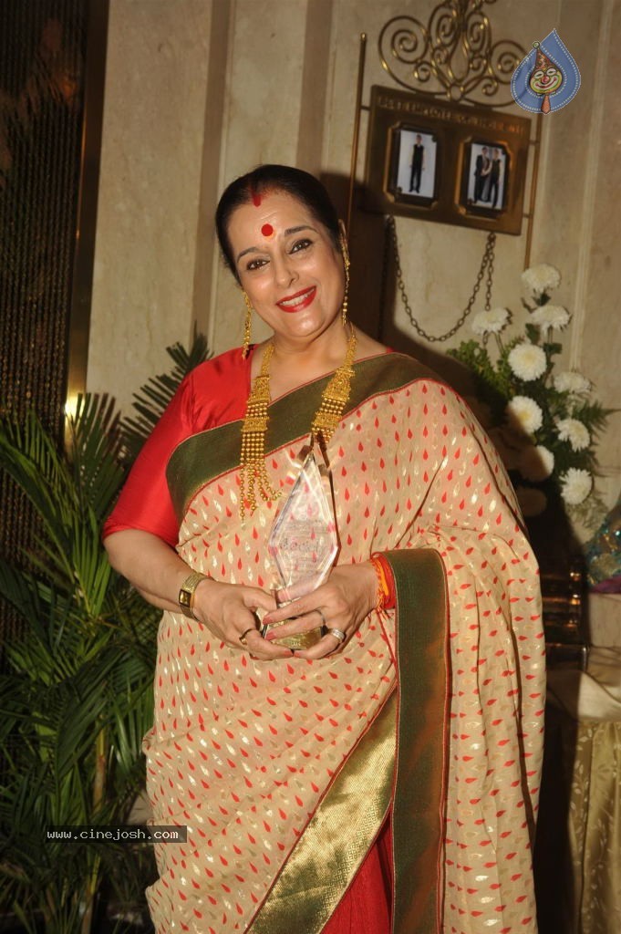 Bolly Celebs at Society Young Achievers Awards - 124 / 130 photos