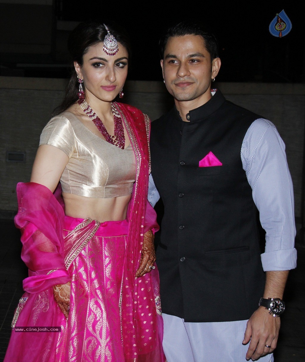 Bolly Celebs at Soha Ali Khan Wedding Party - 28 / 80 photos