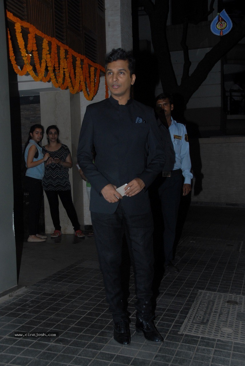 Bolly Celebs at Soha Ali Khan Wedding Party - 31 / 80 photos