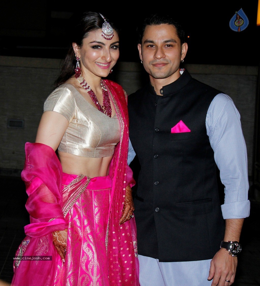 Bolly Celebs at Soha Ali Khan Wedding Party - 34 / 80 photos