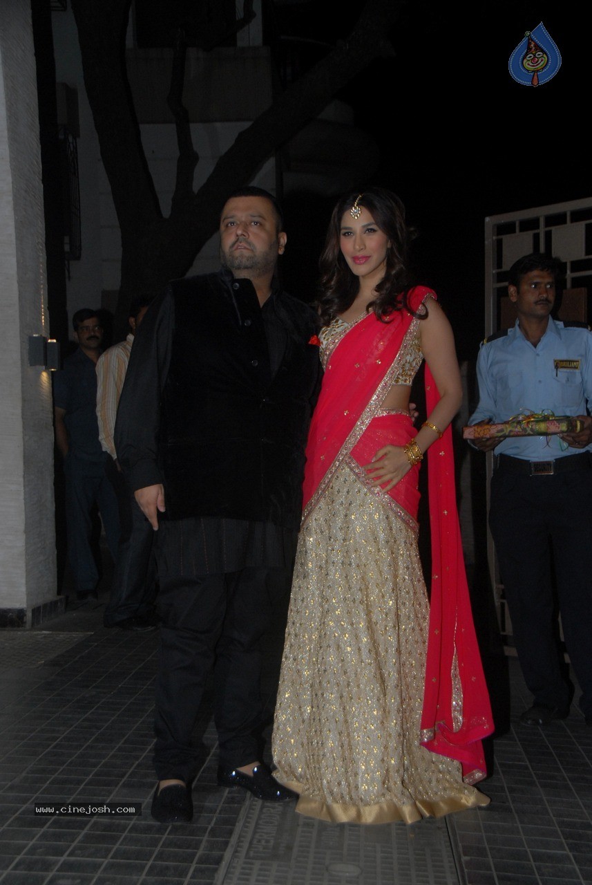Bolly Celebs at Soha Ali Khan Wedding Party - 37 / 80 photos