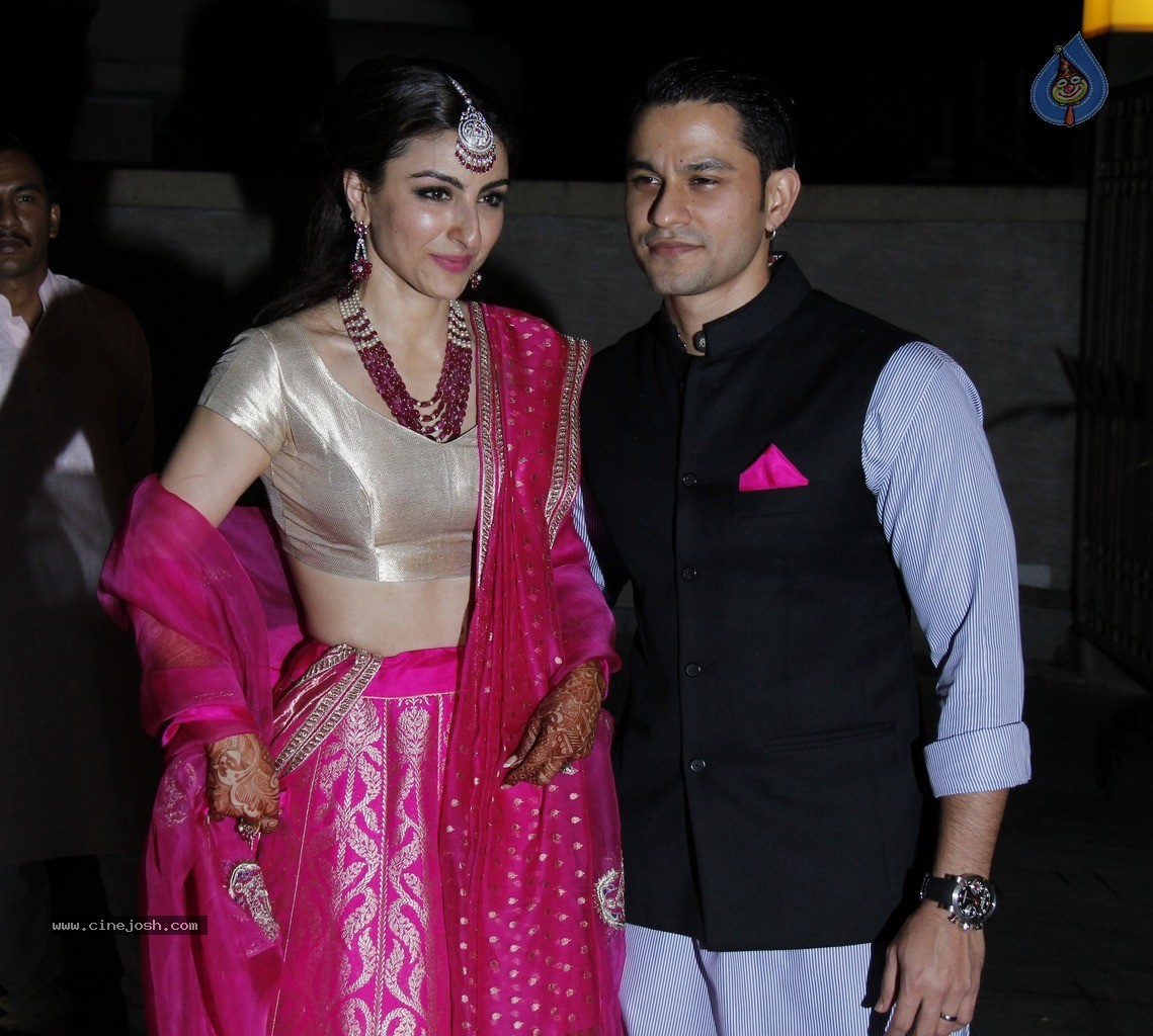 Bolly Celebs at Soha Ali Khan Wedding Party - 43 / 80 photos