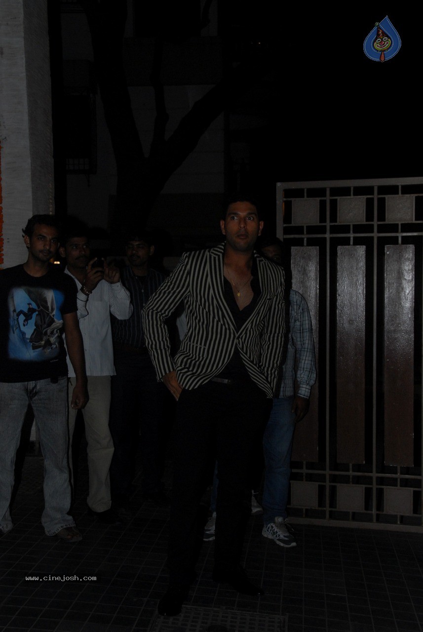 Bolly Celebs at Soha Ali Khan Wedding Party - 45 / 80 photos