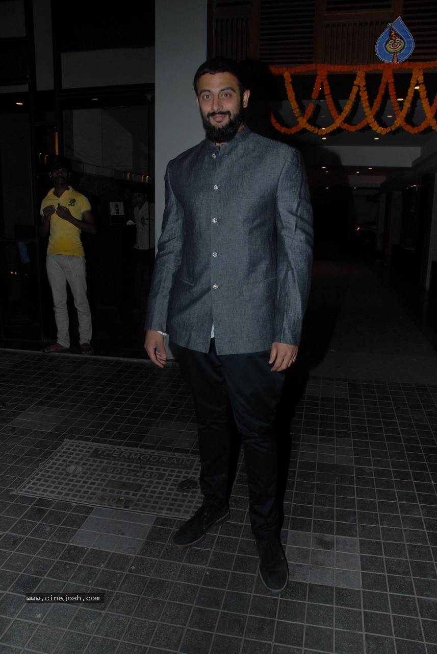 Bolly Celebs at Soha Ali Khan Wedding Party - 55 / 80 photos