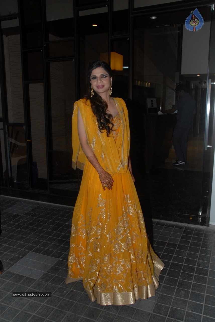 Bolly Celebs at Soha Ali Khan Wedding Party - 76 / 80 photos