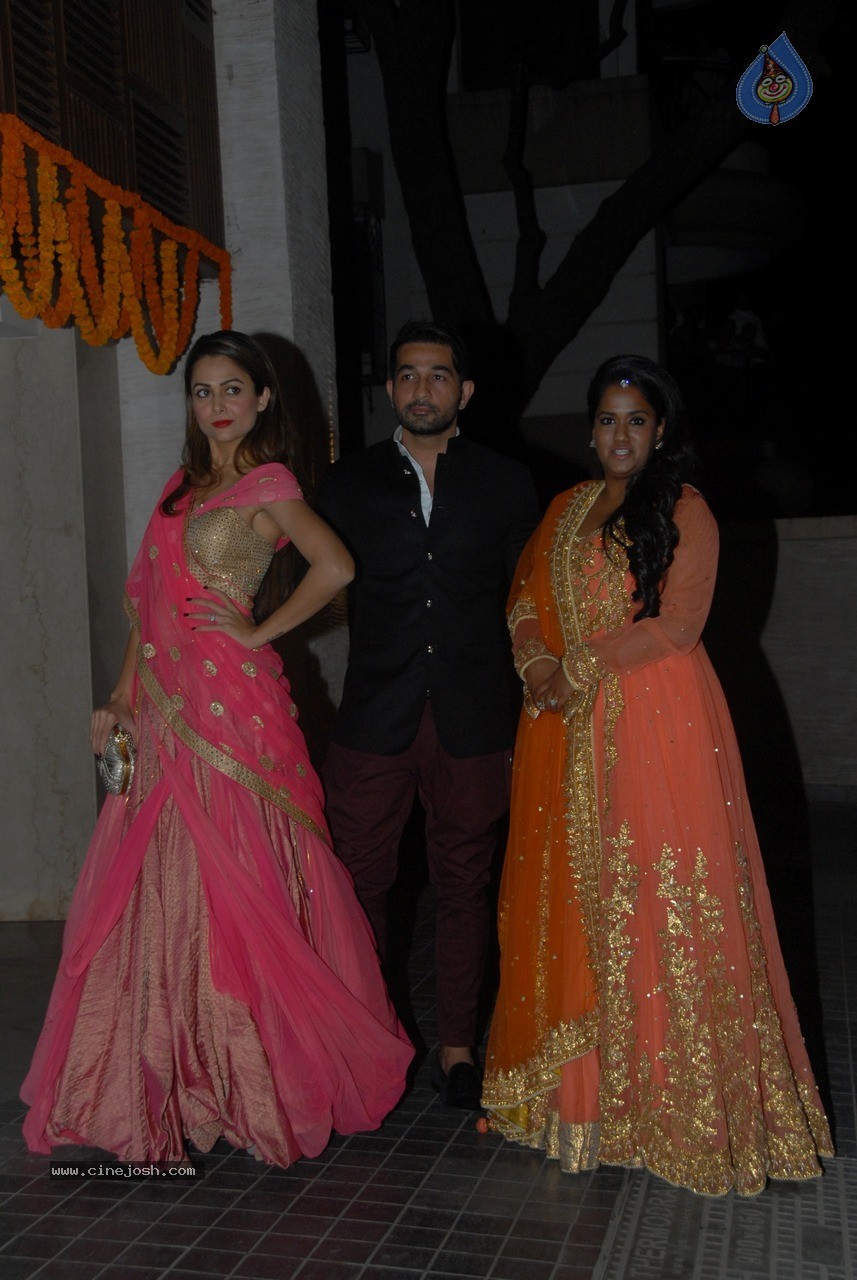 Bolly Celebs at Soha Ali Khan Wedding Party - 79 / 80 photos