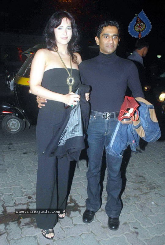 Bolly Celebs at Sohail Khan Bday Bash - 28 / 94 photos