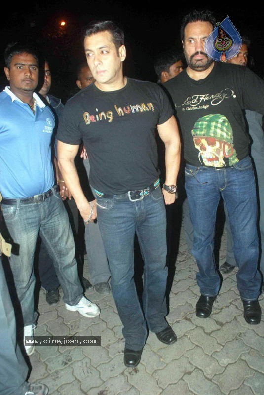 Bolly Celebs at Sohail Khan Bday Bash - 43 / 94 photos