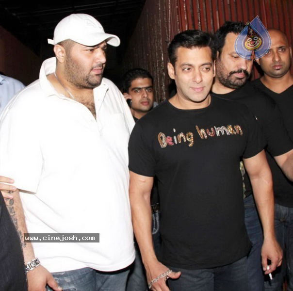 Bolly Celebs at Sohail Khan Bday Bash - 90 / 94 photos