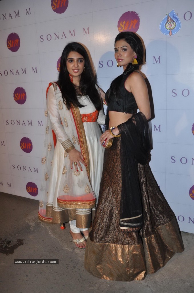 Bolly Celebs at Sonam Modi Spring Summer Collection - 12 / 43 photos