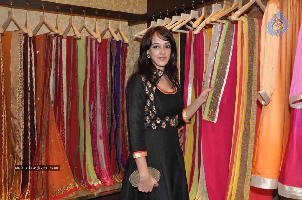 Bolly Celebs at Sonam Modi Spring Summer Collection - 33 / 43 photos