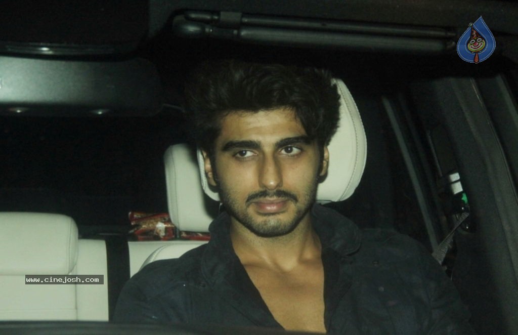 Bolly Celebs at SRK Eid Party - 2 / 39 photos