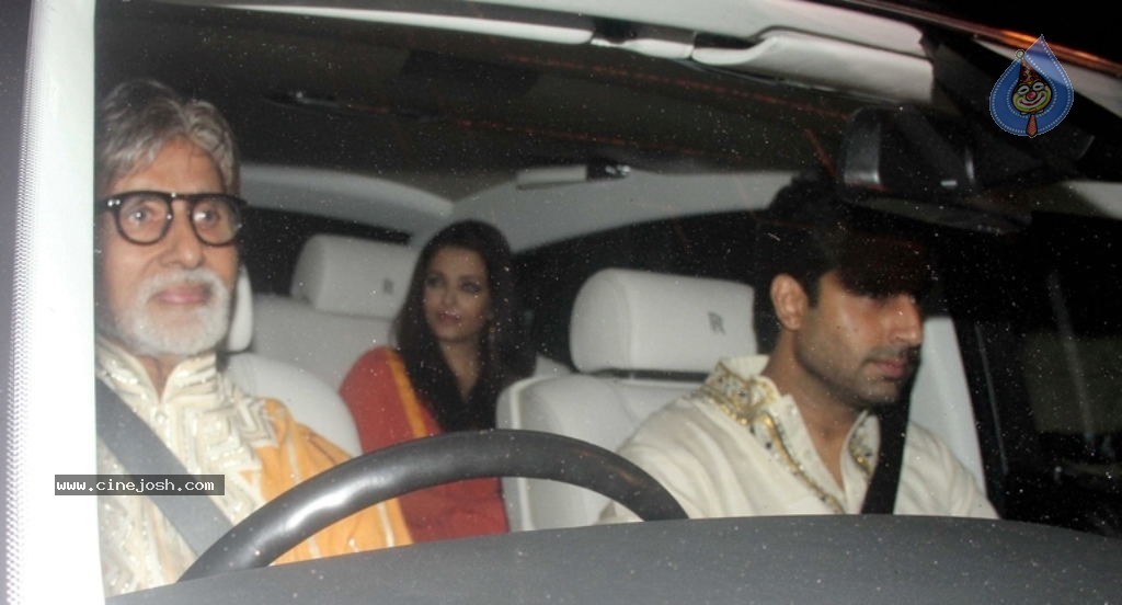 Bolly Celebs at SRK Eid Party - 3 / 39 photos