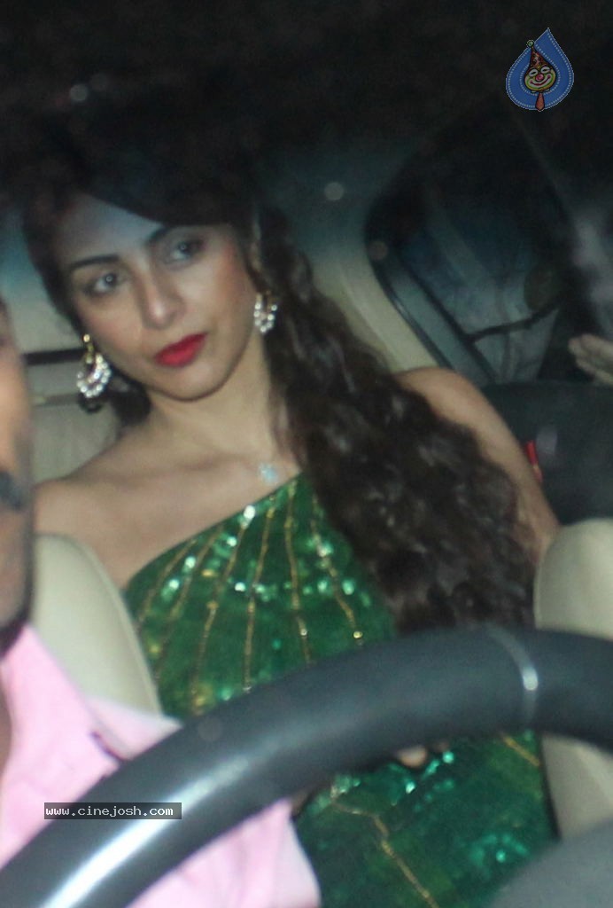 Bolly Celebs at SRK Eid Party - 5 / 39 photos