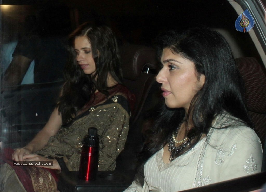 Bolly Celebs at SRK Eid Party - 35 / 39 photos