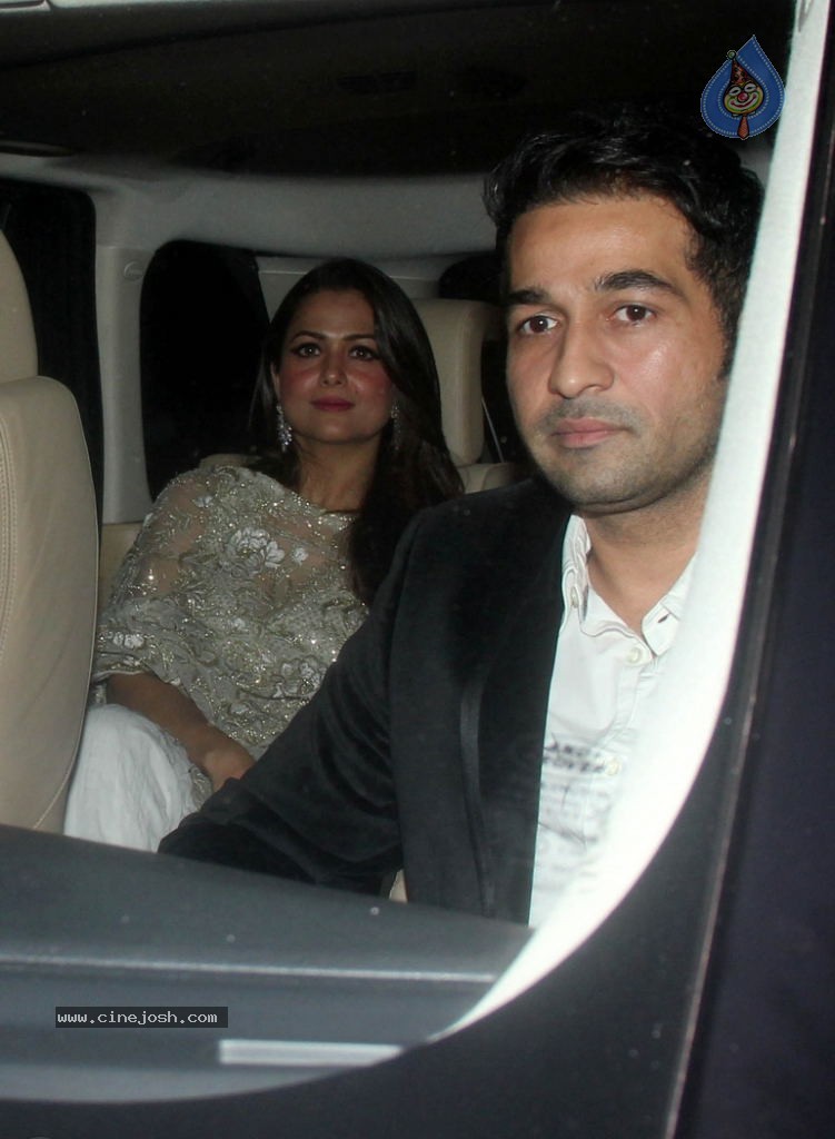 Bolly Celebs at SRK Eid Party - 36 / 39 photos
