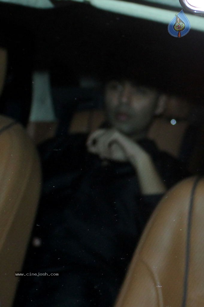 Bolly Celebs at SRK Eid Party - 39 / 39 photos