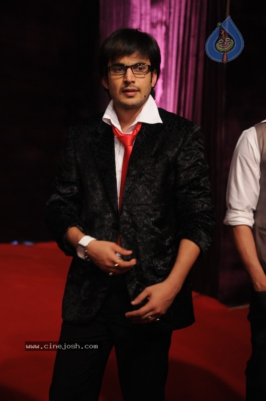 Bolly Celebs at Star Parivaar Awards 2010 - 2 / 52 photos