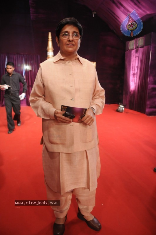 Bolly Celebs at Star Parivaar Awards 2010 - 6 / 52 photos