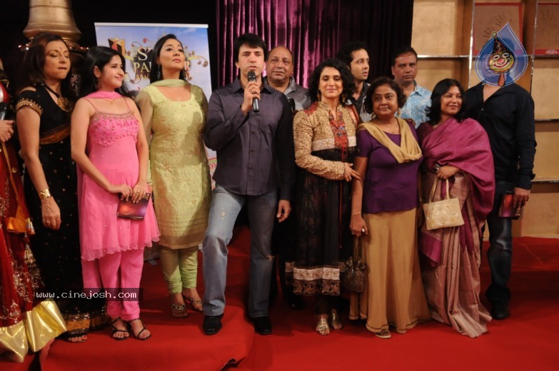 Bolly Celebs at Star Parivaar Awards 2010 - 14 / 52 photos