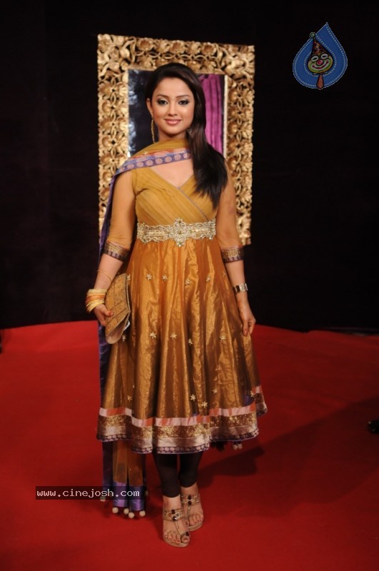 Bolly Celebs at Star Parivaar Awards 2010 - 17 / 52 photos