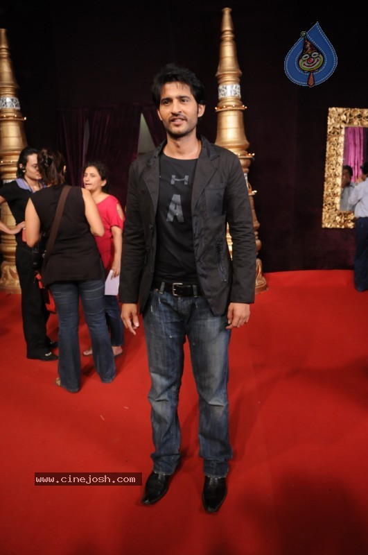 Bolly Celebs at Star Parivaar Awards 2010 - 21 / 52 photos