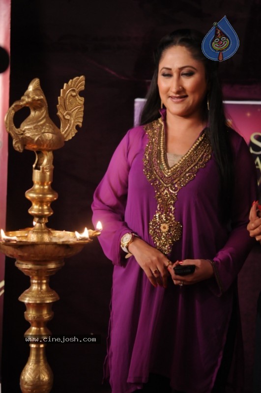 Bolly Celebs at Star Parivaar Awards 2010 - 43 / 52 photos