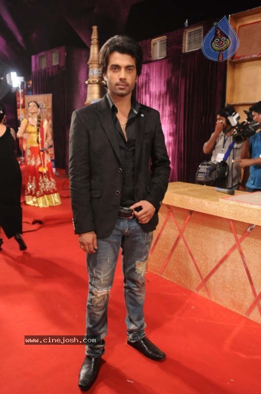 Bolly Celebs at Star Parivaar Awards 2010 - 51 / 52 photos