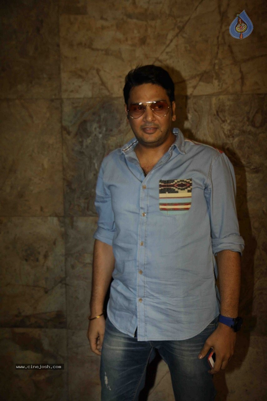 Bolly Celebs at Tanu Weds Manu Returns Special Show - 21 / 55 photos