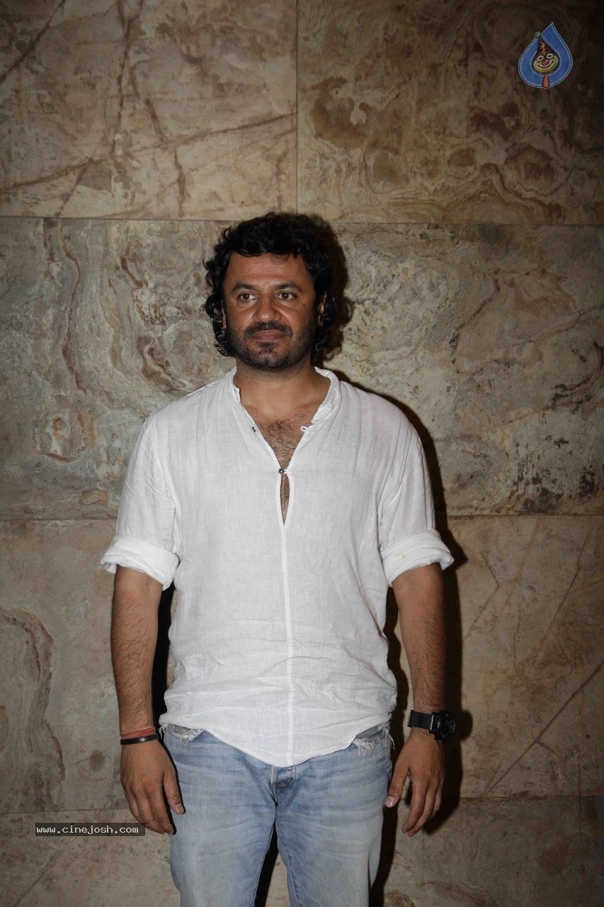 Bolly Celebs at Tanu Weds Manu Returns Special Show - 23 / 55 photos