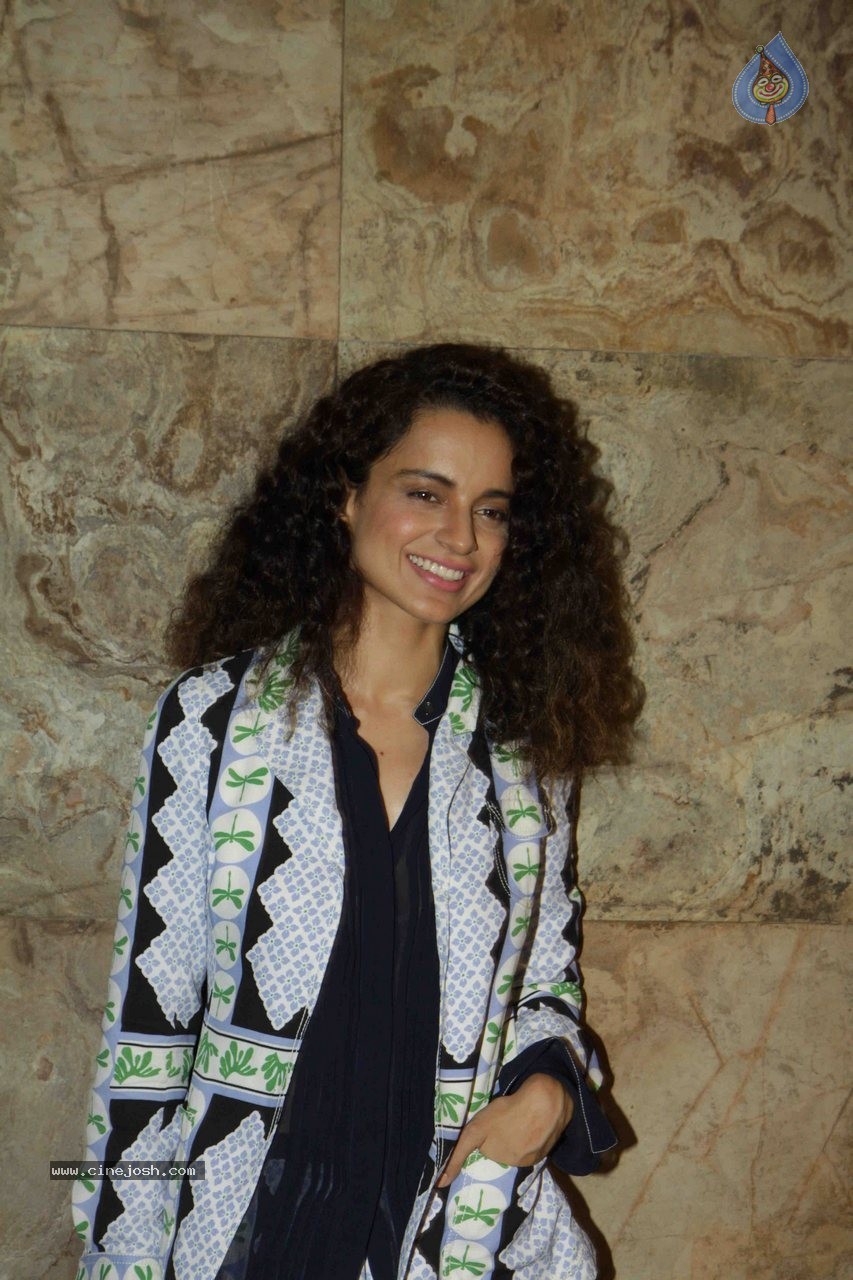 Bolly Celebs at Tanu Weds Manu Returns Special Show - 30 / 55 photos