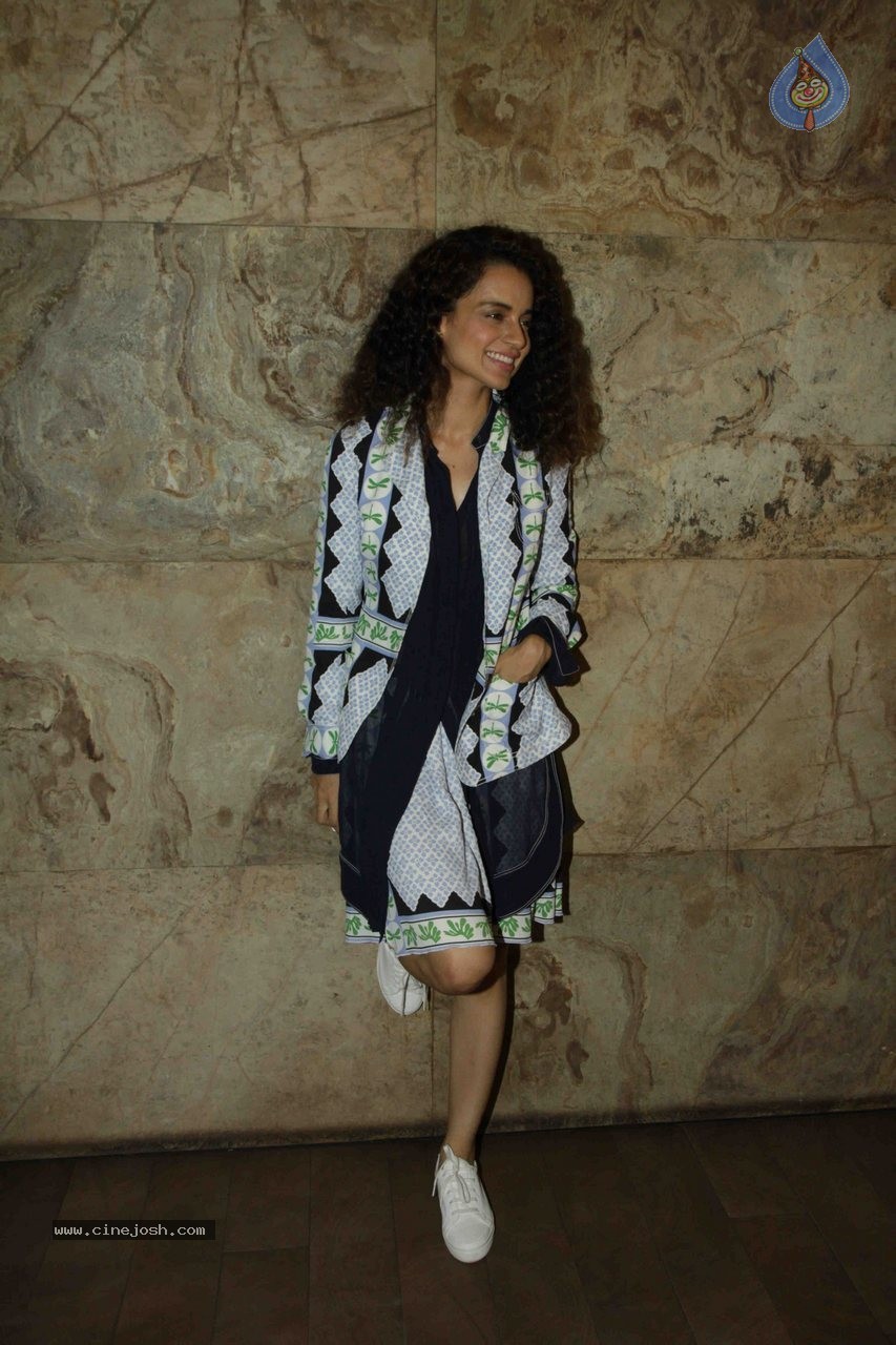 Bolly Celebs at Tanu Weds Manu Returns Special Show - 35 / 55 photos