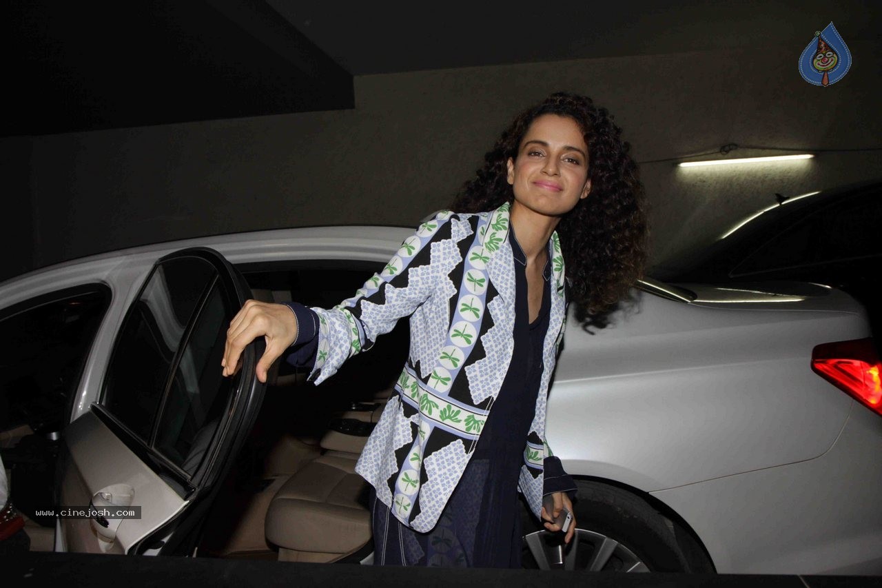 Bolly Celebs at Tanu Weds Manu Returns Special Show - 42 / 55 photos