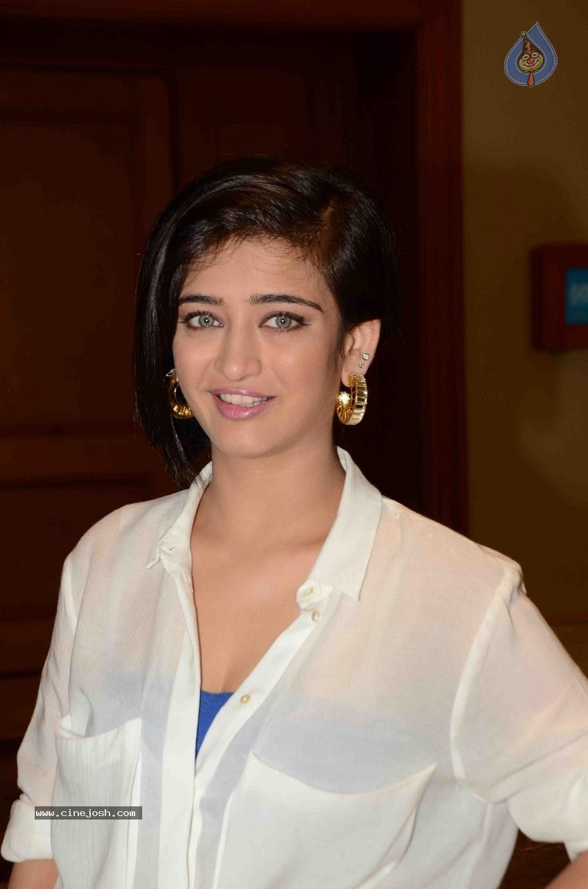 Bolly Celebs at The 16th IIFA Voting Weekend - 1 / 86 photos