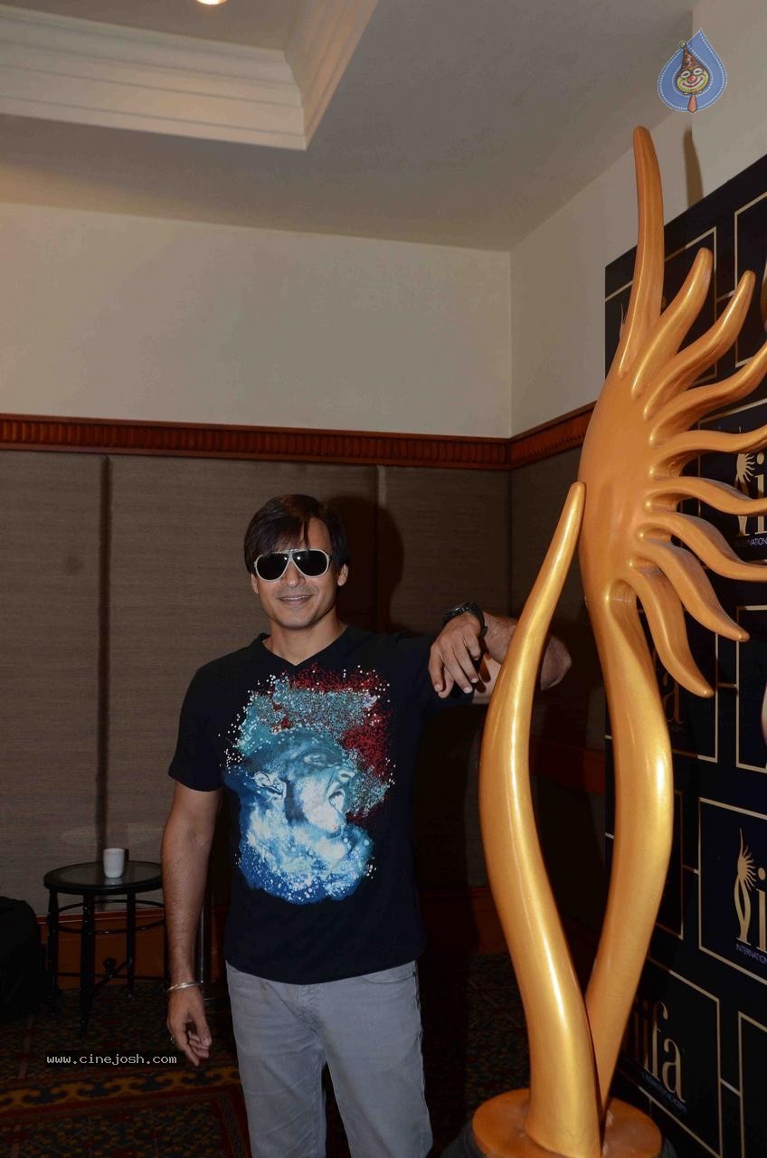Bolly Celebs at The 16th IIFA Voting Weekend - 7 / 86 photos