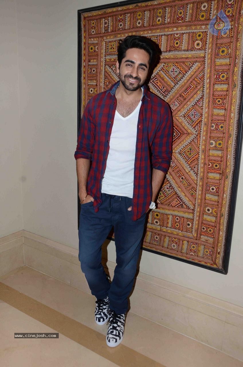 Bolly Celebs at The 16th IIFA Voting Weekend - 38 / 86 photos