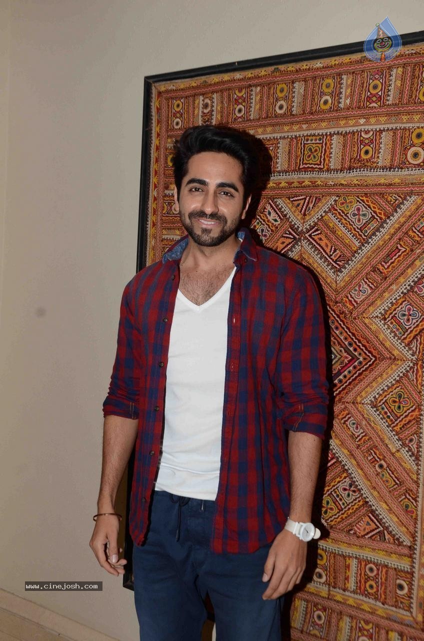 Bolly Celebs at The 16th IIFA Voting Weekend - 50 / 86 photos