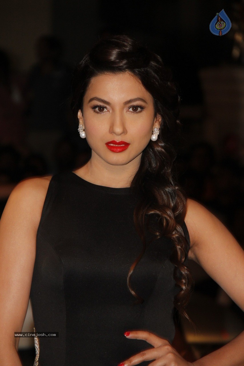 Bolly Celebs at The 60th Britannia Filmfare 2014 Awards 01 Photo 15