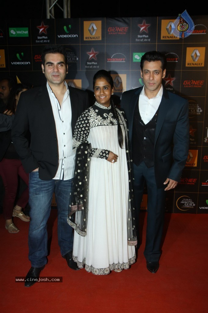 Bolly Celebs at the 9th Renault Star Guild Awards - 79 / 152 photos