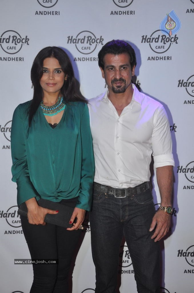 Bolly Celebs at The Hard Rock Cafe Launch - 6 / 53 photos