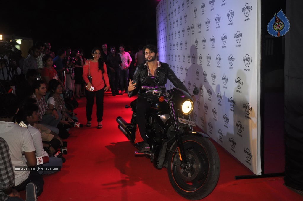 Bolly Celebs at The Hard Rock Cafe Launch - 7 / 53 photos